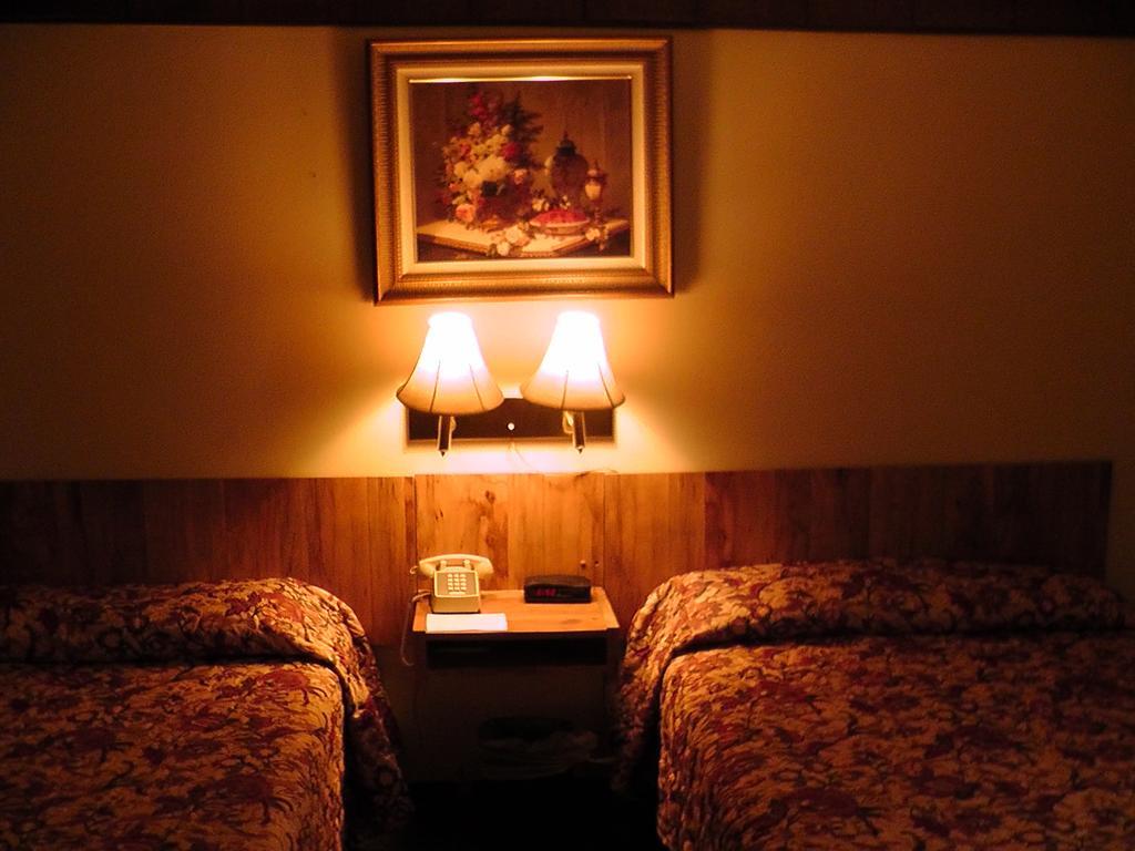 Motel 95 & Campground Hixton Bagian luar foto