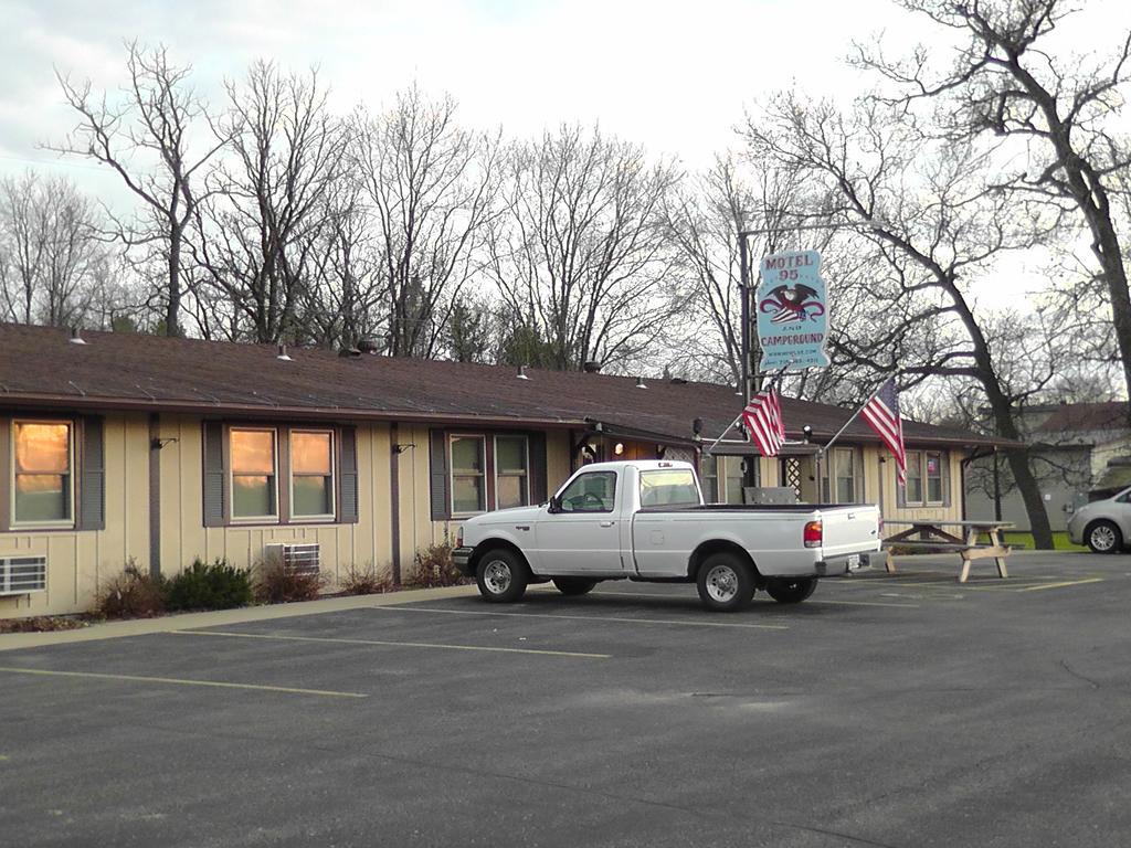 Motel 95 & Campground Hixton Bagian luar foto