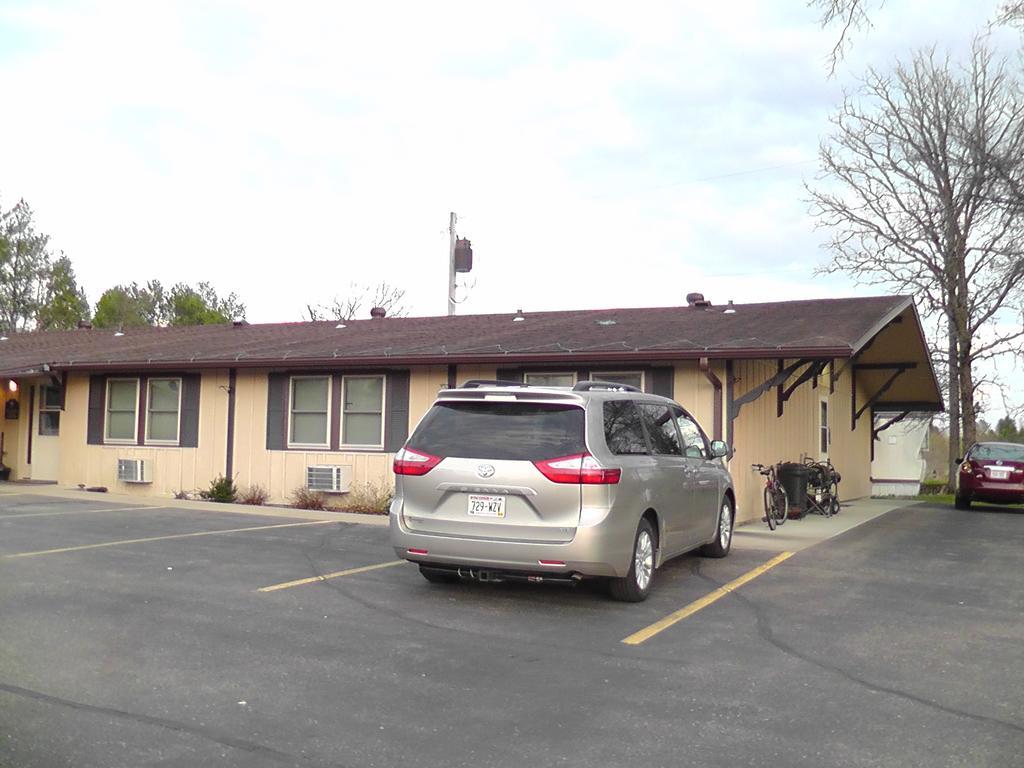 Motel 95 & Campground Hixton Bagian luar foto