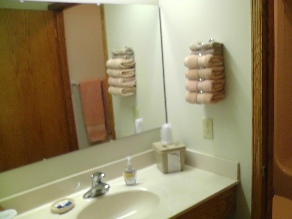 Motel 95 & Campground Hixton Bagian luar foto