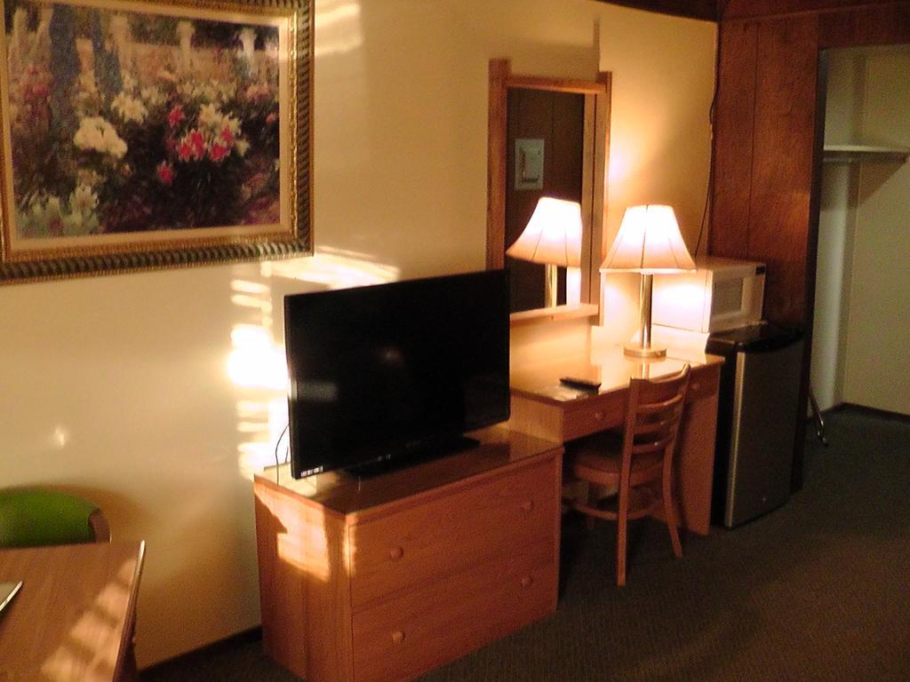 Motel 95 & Campground Hixton Bagian luar foto